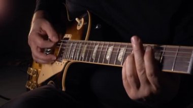 elektro gitar gitarist çalış  . 