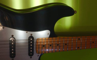 Elektro gitar kapanışı. Renk arkaplanı 
