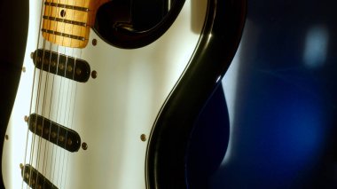 Elektro gitar kapanışı. Renk arkaplanı 