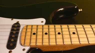 Elektro gitar kapanışı. Renk arkaplanı