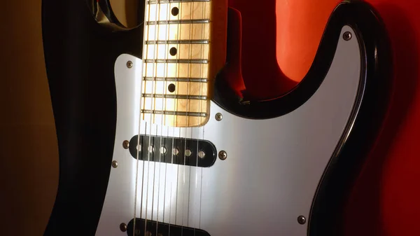 Nahaufnahme Einer Elektrischen Gitarre Farbhintergrund — Stockfoto