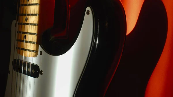 Nahaufnahme Einer Elektrischen Gitarre Farbhintergrund — Stockfoto