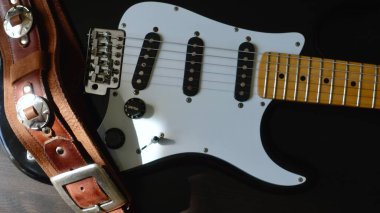 Elektro gitar kapanışı ve gitar kayışı .    