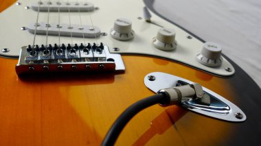 Elektro gitar kapanışı. Kopyalama alanı olan beyaz arkaplan