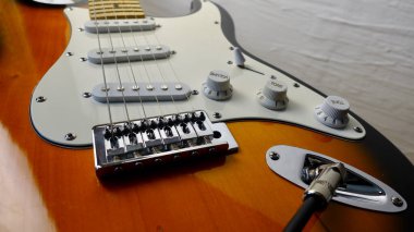 Elektro gitar kapanışı. Kopyalama alanı olan beyaz arkaplan