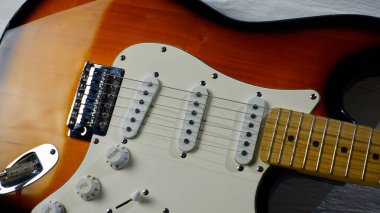 Elektro gitar kapanışı. Kopyalama alanı olan beyaz arkaplan 