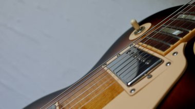 Elektro gitar kapanışı. Kopyalama alanı olan beyaz arkaplan 