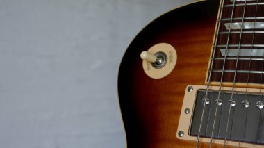 Elektro gitar kapanışı. Kopyalama alanı olan beyaz arkaplan 