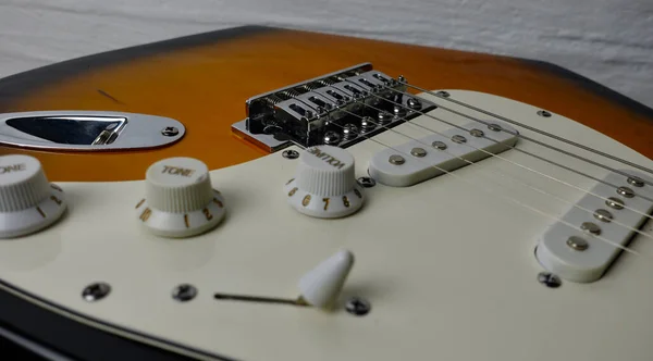 Primer Plano Guitarra Eléctrica Fondo Blanco Con Espacio Copia — Foto de Stock