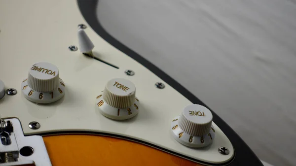 Primer Plano Guitarra Eléctrica Fondo Blanco Con Espacio Copia — Foto de Stock