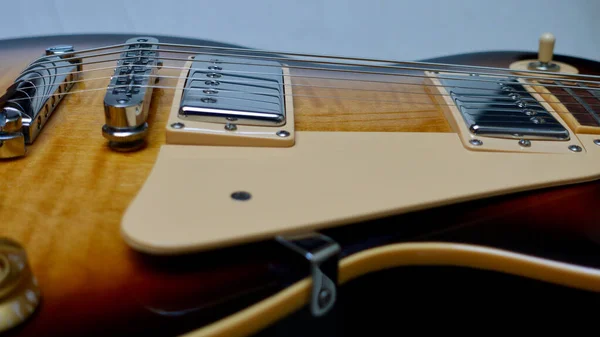 Closeup Guitarra Elétrica Fundo Escuro — Fotografia de Stock