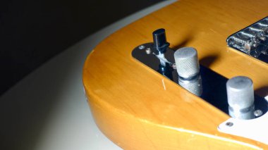 Elektro gitar kapanışı. Uzayı kopyala Koyu arkaplan