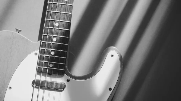 Klasik Elektro Gitar Kapanışı Işık Gölge Uzayı Kopyalayın Siyah Beyaz — Stok fotoğraf
