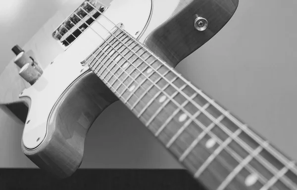 Vintage Gitarre Nahaufnahme Kopierraum Schwarz Weiß — Stockfoto