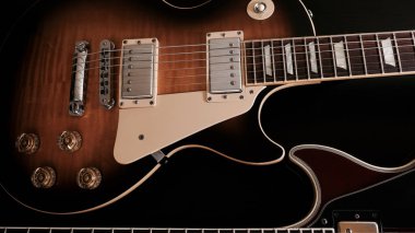 Klasik elektro gitar kapanışı. Kopyalama alanı olan koyu arkaplan