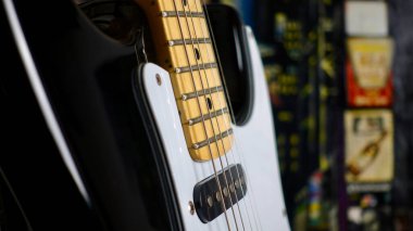 Klasik elektro gitar kapanışı. Kopyalama alanı olan koyu arkaplan