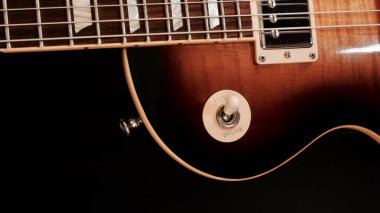 Klasik elektro gitar kapanışı. Kopyalama alanı olan koyu arkaplan