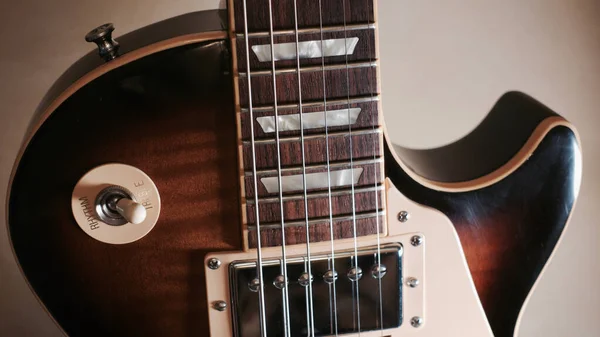 Vintage Gitara Elektryczna Zbliżenie Ciemne Tło Przestrzenią Kopiowania — Zdjęcie stockowe