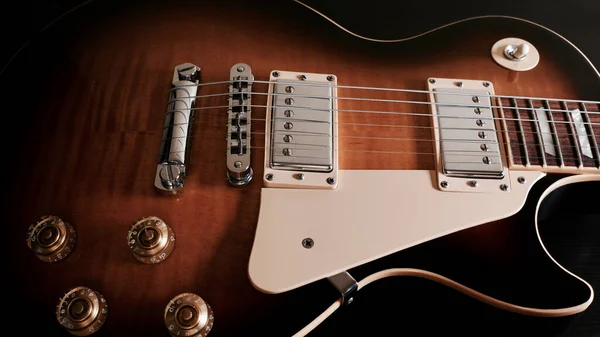 Primo Piano Della Chitarra Elettrica Vintage Sfondo Scuro Con Spazio — Foto Stock