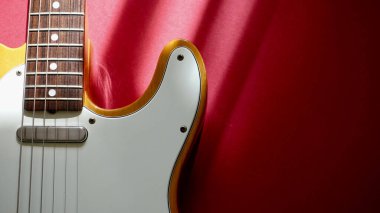 Elektro gitar. Kopyalama alanı olan renk arkaplanı                                 