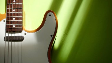 Elektro gitar. Kopyalama alanı olan renk arkaplanı                                 