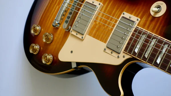 Klasik Elektro Gitar Kapanışı Kopyalama Alanı Olan Renk Arkaplanı — Stok fotoğraf