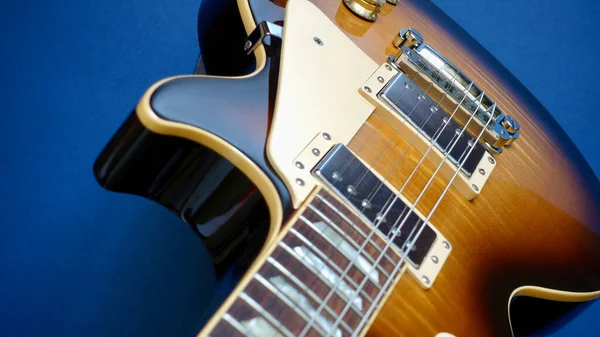 Vintage Closeup Guitarra Elétrica Fundo Cor Com Espaço Cópia — Fotografia de Stock