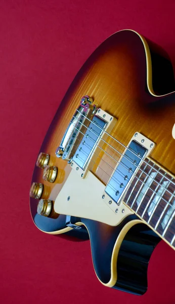 Primeros Planos Guitarra Eléctrica Vintage Fondo Color Con Espacio Copia — Foto de Stock