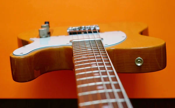 Guitarra Eléctrica Rayo Luz Fondo Color Con Espacio Copia —  Fotos de Stock