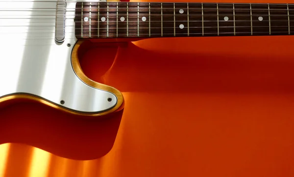 Işık Huzmesinde Elektro Gitar Kopyalama Alanı Olan Renk Arkaplanı — Stok fotoğraf