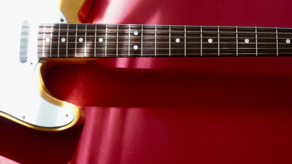 Guitarra Eléctrica Rayo Luz Fondo Color Con Espacio Copia — Foto de Stock