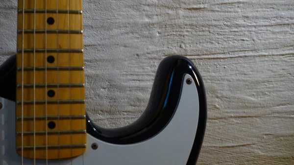 Closeup Guitarra Elétrica Fundo Branco Espaço Cópia — Fotografia de Stock