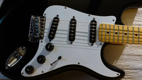 Elektro gitar kapanışı. Boşluğu kopyala 