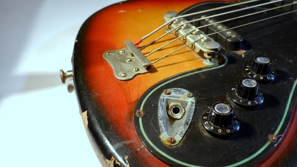 Baixo Velho Headstock Guitarra Closeup Fundo Cor Com Espaço Cópia — Fotografia de Stock