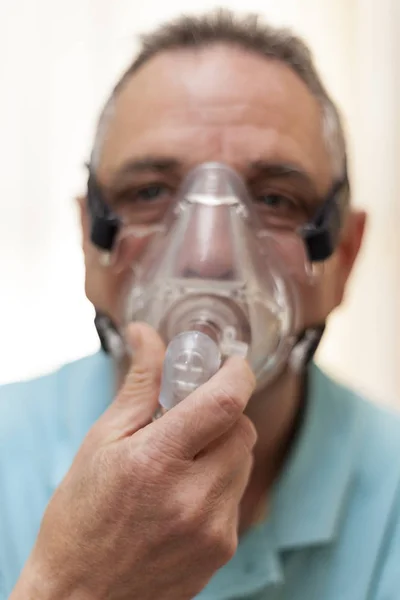 older man with oxygen mask