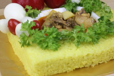 Sarı Glutinous Rice, sebze ve etli Malezya yemeği