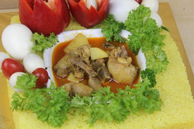 Sarı Glutinous Rice, sebze ve etli Malezya yemeği