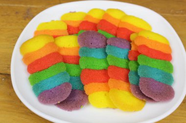 Hari Raya adlı Müslüman festivalini kutlamak için nefis renkli kurabiyeler.