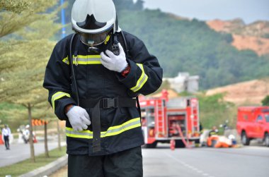 Seremban, Malezya, 1 Şubat 2015. Özel Kuvvetler Malezya İtfaiye ve Kurtarma Departmanı kimyasal sızıntı yapıyor..
