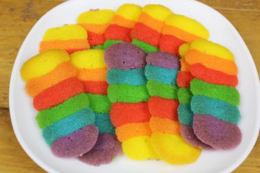 Hari Raya adlı Müslüman festivalini kutlamak için nefis renkli kurabiyeler.