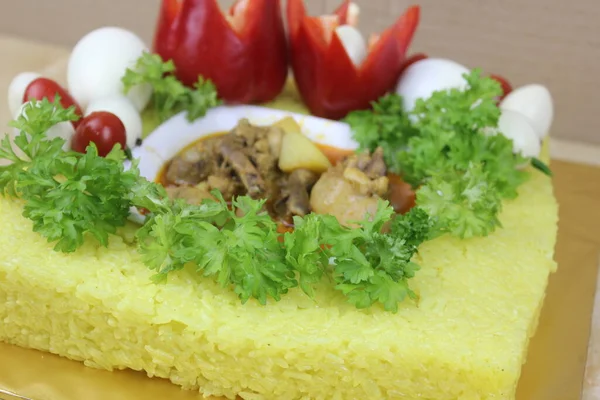 Sarı Glutinous Rice Sebze Etli Malezya Yemeği — Stok fotoğraf