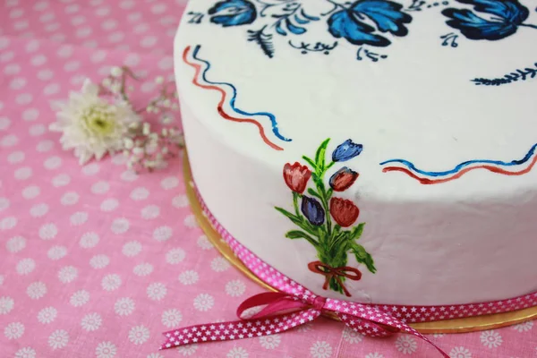 Deliziosa Torta Decorata Con Elementi Floreali Floreali — Foto Stock