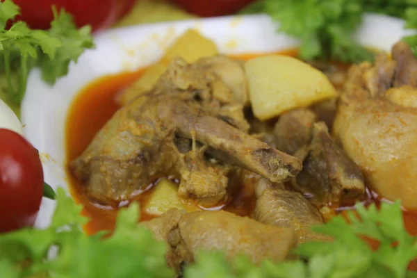 Malaysisches Gericht Mit Gelbem Klebrigen Reis Gemüse Und Fleisch — Stockfoto