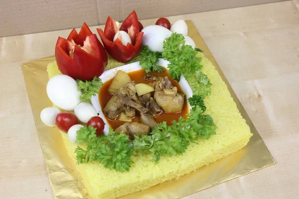 Sarı Glutinous Rice Sebze Etli Malezya Yemeği — Stok fotoğraf