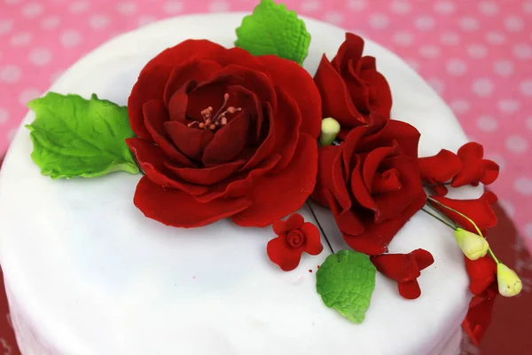 Delicioso Bolo Decorado Com Elementos Florais Florais — Fotografia de Stock