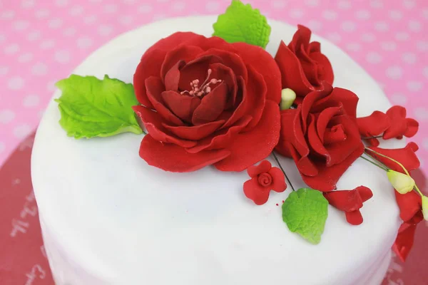 Delicioso Bolo Decorado Com Elementos Florais Florais — Fotografia de Stock