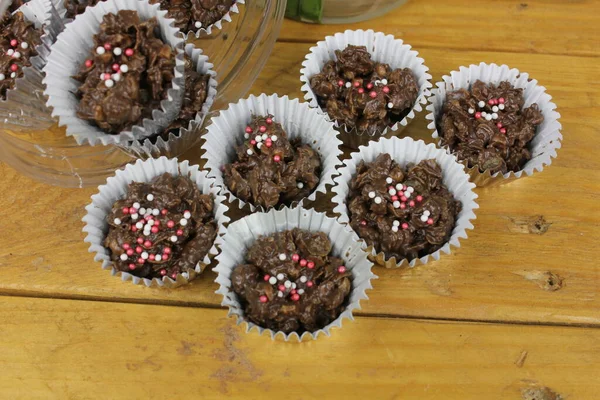 Tasty Chocolate Cupcakes Sugar Grains Wooden Background — Stock Photo, Image