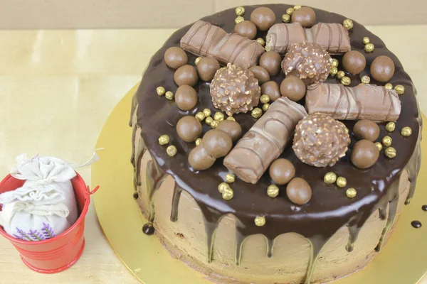 Вкусный Торт Шоколадной Глазурью Сладости Сверху — стоковое фото