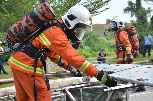 Seremban Malaysia February 2015 马来西亚特种部队的危险消防和救援部 使演习成为了一次化学品泄漏 — 图库照片