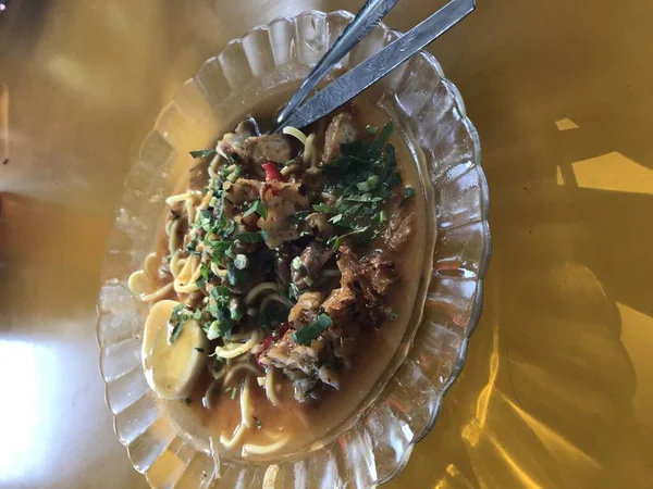 Вкусный Азиатский Суп Лапшой Овощами Яйцами Вид Крупным Планом — стоковое фото